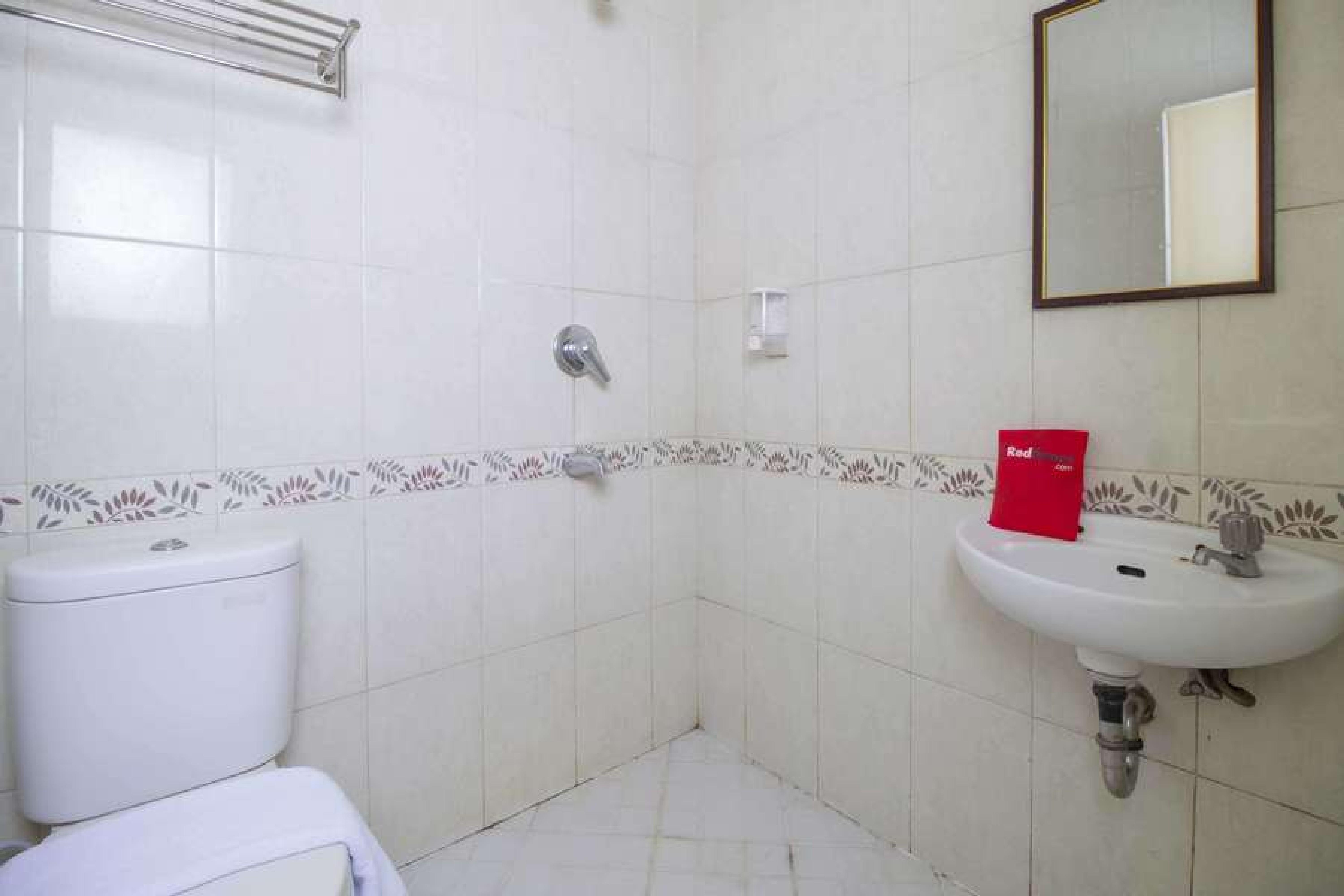 Reddoorz @ Pangeran Antasari 2 Hotell Cilandak  Eksteriør bilde