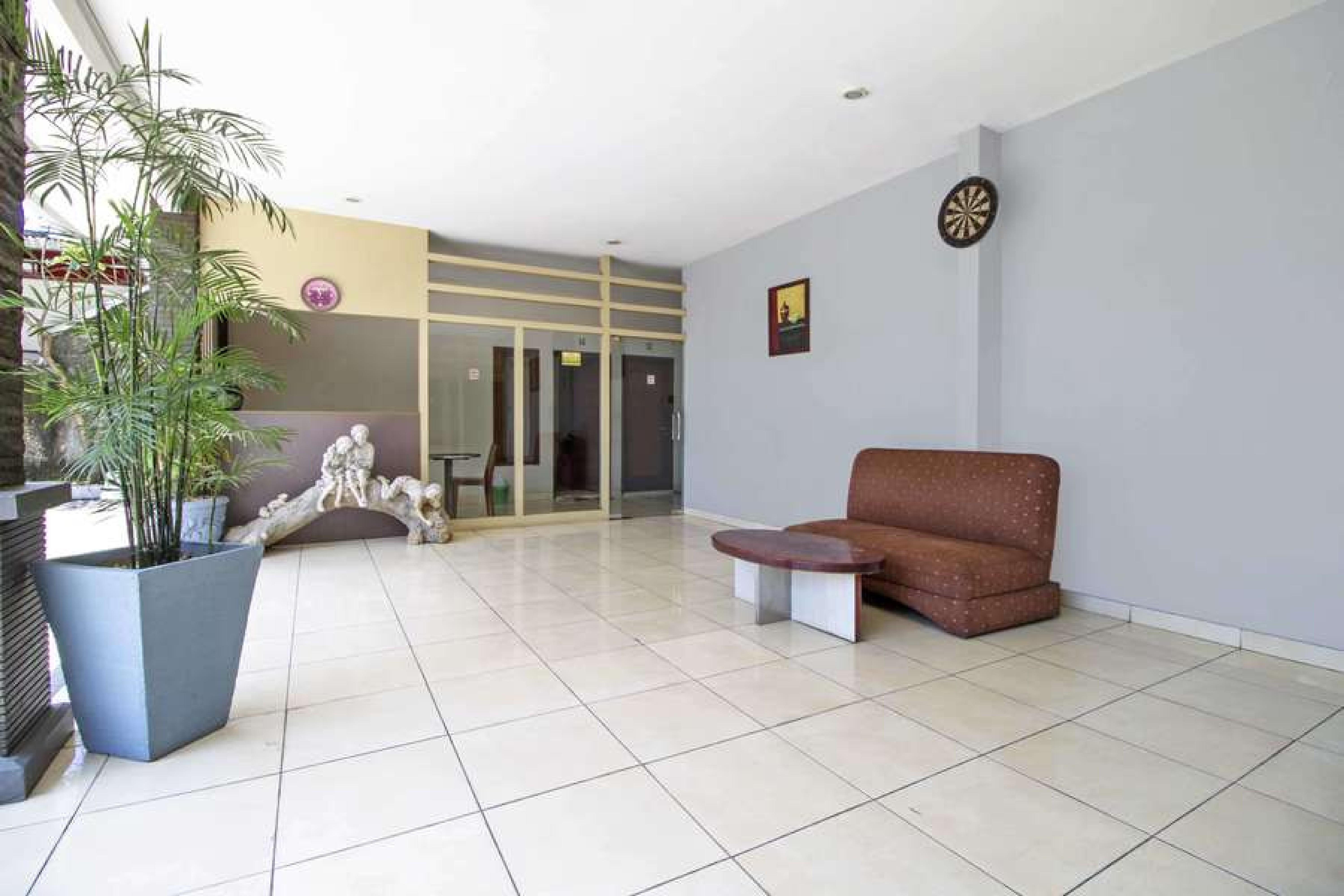 Reddoorz @ Pangeran Antasari 2 Hotell Cilandak  Eksteriør bilde